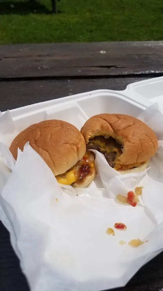 Jarmons Cheese Burgers with Pepper Relish